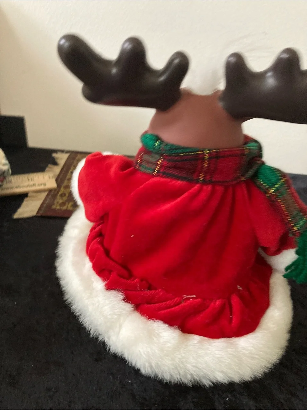 Dan Dee Animated Singing Dancing Christmas Reindeer Décor in Red Santa Plus 1999